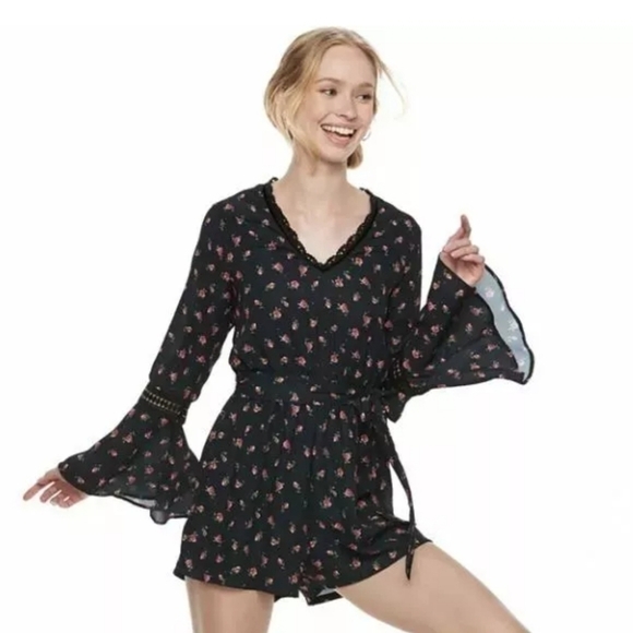 Disney Princess Womens  Rosebud & Polkadot Print Bell Sleeve Romper Size L - Picture 1 of 16